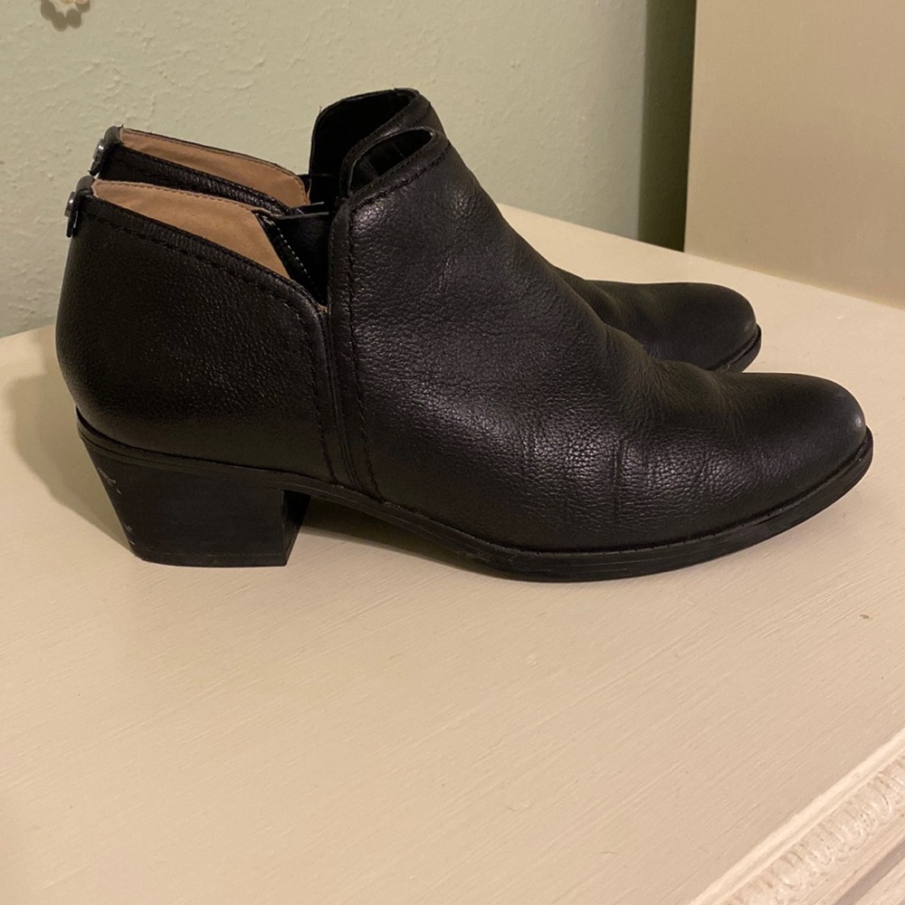 Naturizer 9.5 black leather booties